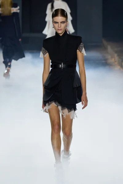 Look 7